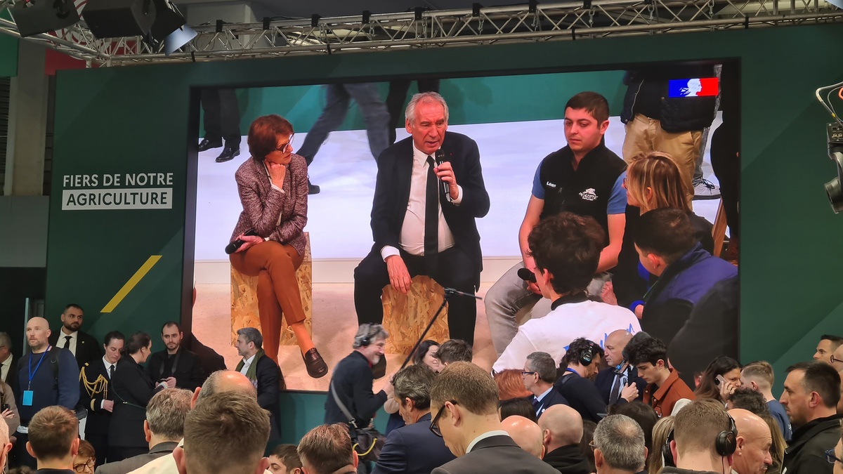 Echanges entre le Premier ministre et des jeunes de l'enseigneent agricole au SIA 2025