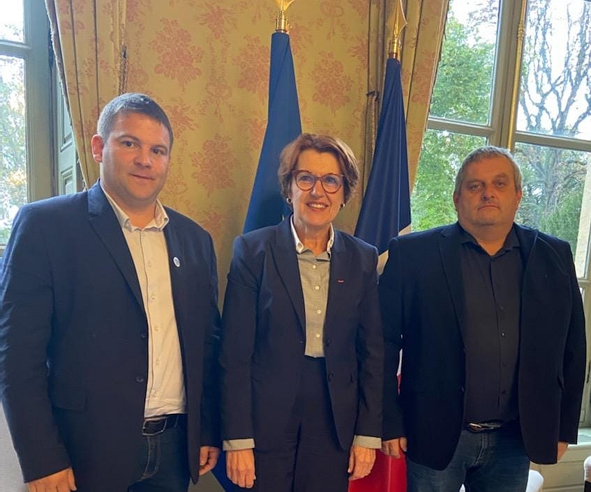 Annie Genevard dans son bureau avec Yohan Barbe, président de la FNPL, et Stéphane Joandel, secrétaire général.