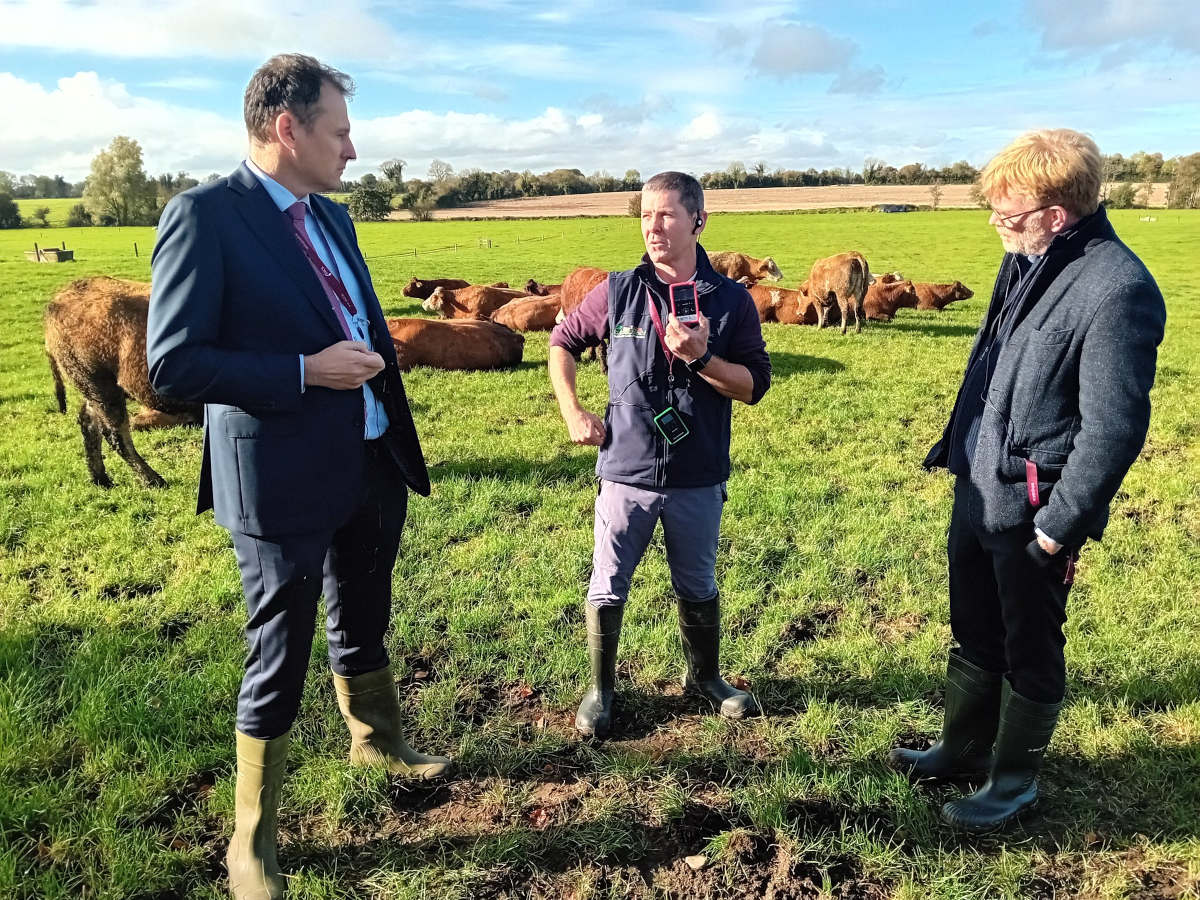 Visite d'une ferme par le ministre de l'Agriculture, de l'Alimentation et de la Mer, Charlie McConalogue et le ministre français de l'Agriculture et de la Souveraineté alimentaire