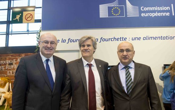 Phil Hogan, Commissaire européen à l’Agriculture et au Développement rural, Stéphane Le Foll, Ministre de l’Agriculture, de l’Agroalimentaire et de la Forêt et Jean-Luc Poulain, Président du SIA ©Cheick.Saidou/Min.agri.fr