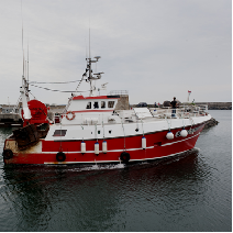 Chalutier manœuvrant dans le port de la Turballe © Pascal Xicluna / Min.agri.fr