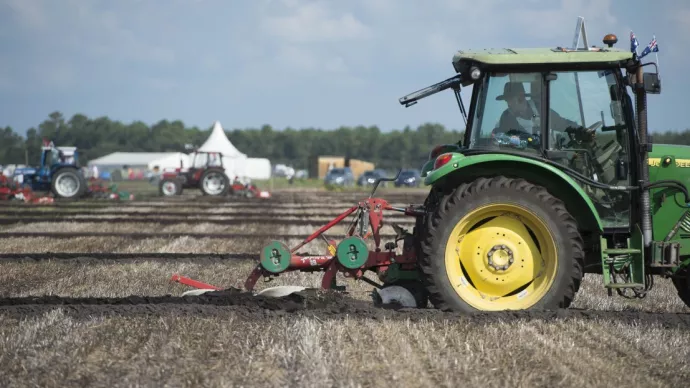 Salon agricole terre de Jim : démonstration de tracteur