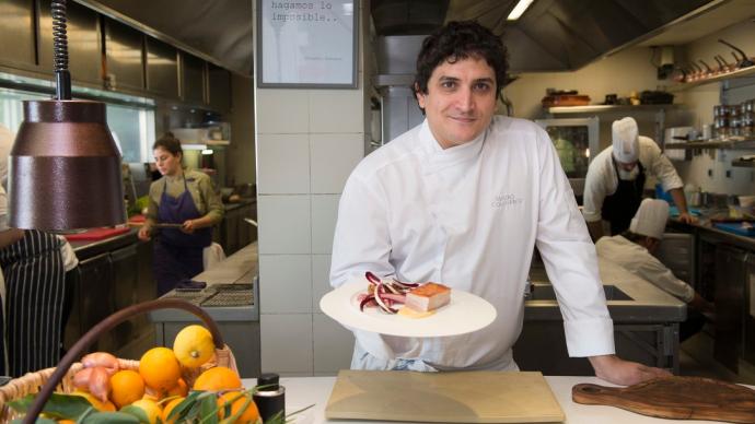 Le chef cuisinier Mauro Colagreco dans ses cuisines