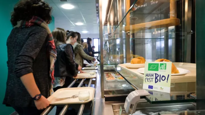 Un self-service du cantine scolaire.