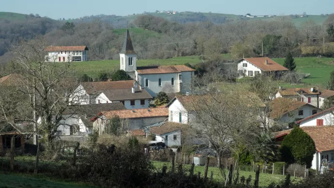 Crédit ci-après