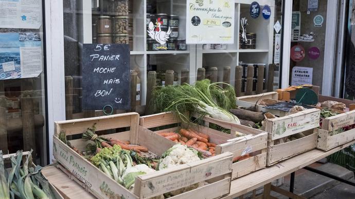 Etale et paniers de légumes