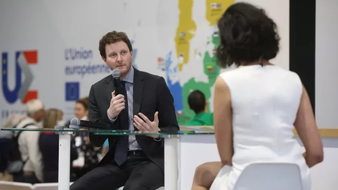 Clément Beaune sur le stand du Salon international de l'Agriculture