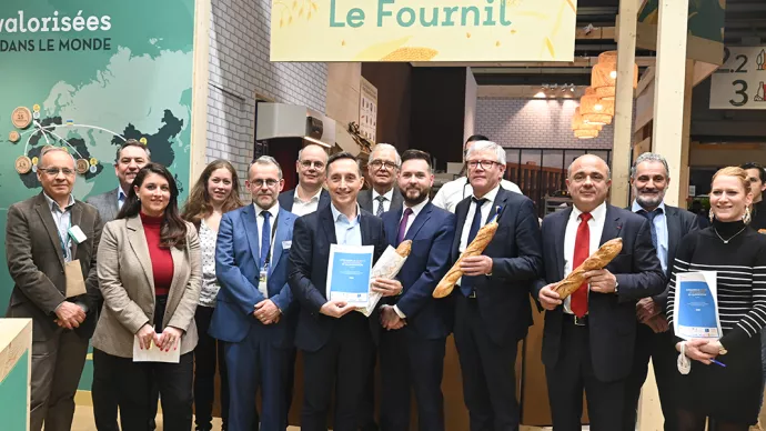 Le directeur général de l'alimentation et le directeur général adjoint de la Santé - accord collectif volontaire pour la réduction du sel en boulangerie