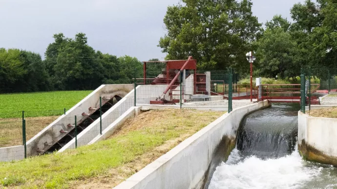 Fourche du canal de Saint-Martory répartissant l'eau entre deux cours d'eau