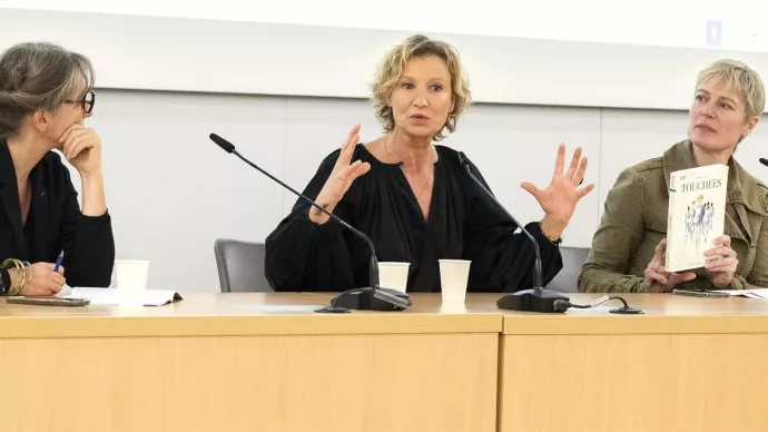 L'actrice et réalisatrice Alexandra Lamy présente son film "Touchées" aux agents du ministère de l'Agriculture, de la Souveraineté alimentaire et de la Forêt.