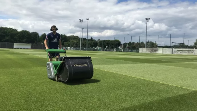 Grounds manager sur un terrain de football