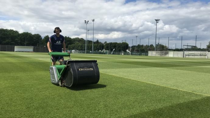 Grounds manager sur un terrain de football