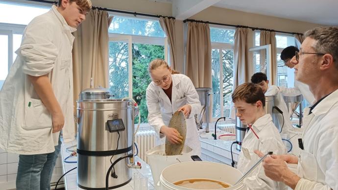 Réalisation d'un brassin au lycée viticole d'Avize dans le cadre de la troisième édition du Printemps des transition.