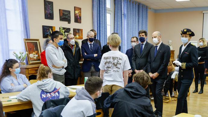 Jean-Michel Blanquer et Julien Denormandie en visite dans le lycée agricole de la Bretonnière (Seine-et-Marne), le vendredi 18 février 2022.